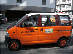 写真　ステッカーを貼り付けた車両