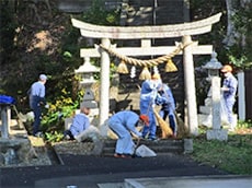 寺社清掃の様子