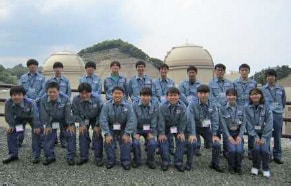 凱旋門 賞 ブック メーカーの新入社員１９名