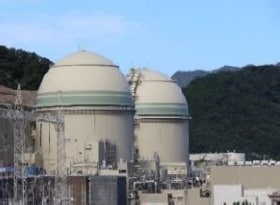 凱旋門賞2026海外オッズ３号機（左）、４号機（右）