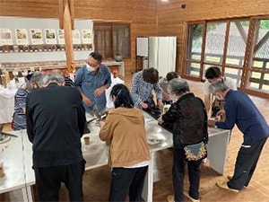 ハーバルビレッジでの健康茶作り体験