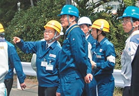 当社美浜発電所の緊急安全対策をご視察された海江田経済産業大臣:中央
