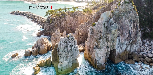 巨大な門柱が並んでいるように見える門ヶ崎