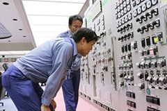 Achievements by 凱旋門賞 オッズ ブックメーカー. Sato and younger colleagues chasing his back